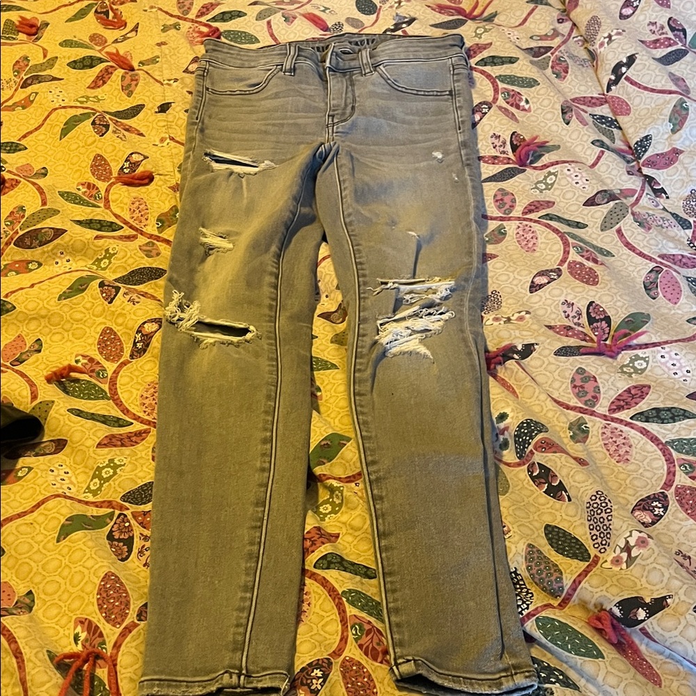 Trendy Distressed Skinny Jeans in Gray